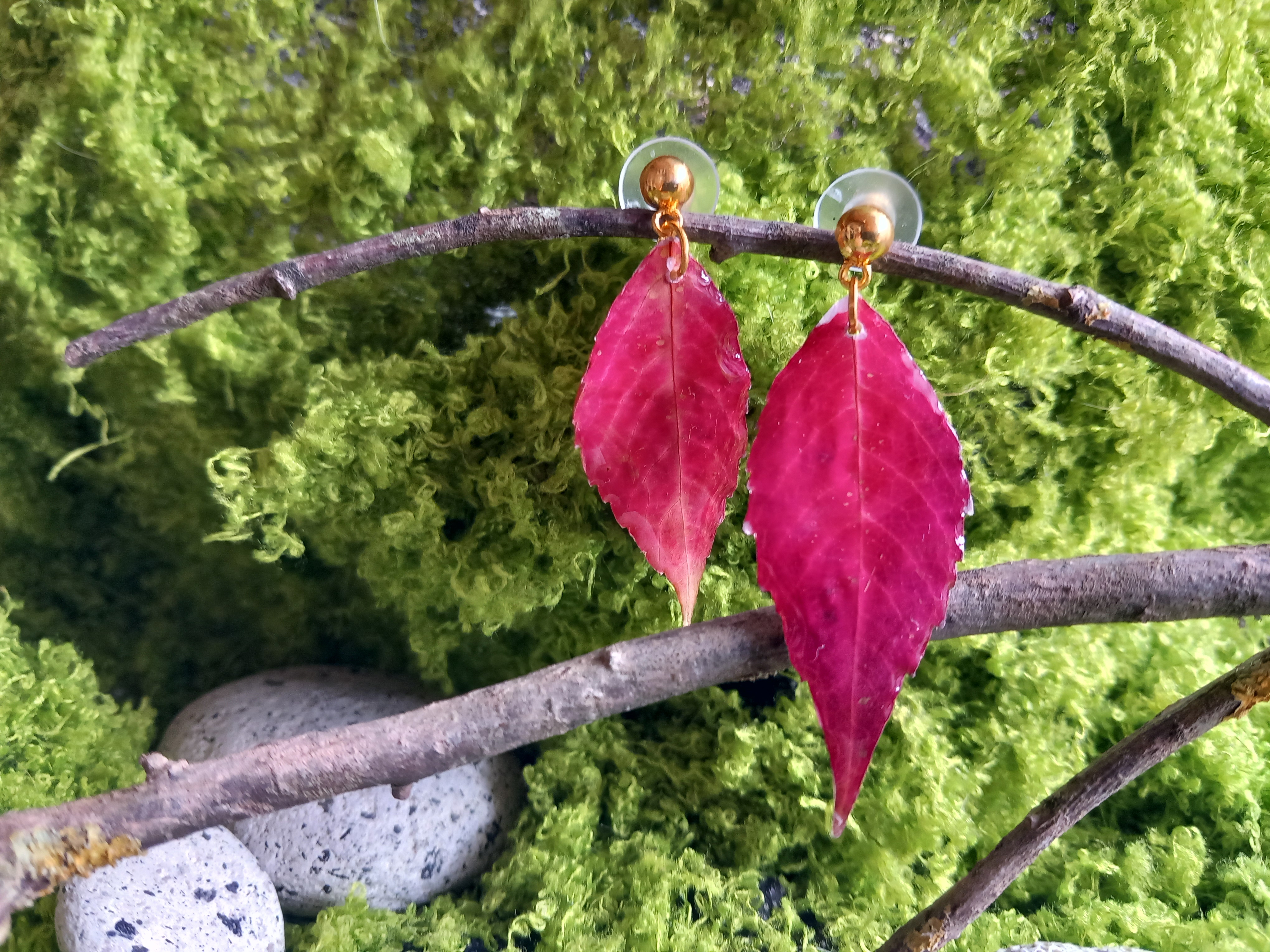 Procés artesanal de creació de joies botàniques